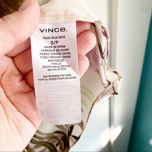 Vince 100% Silk Tropical Garden Satin Lounge Top - Picture 9 of 12
